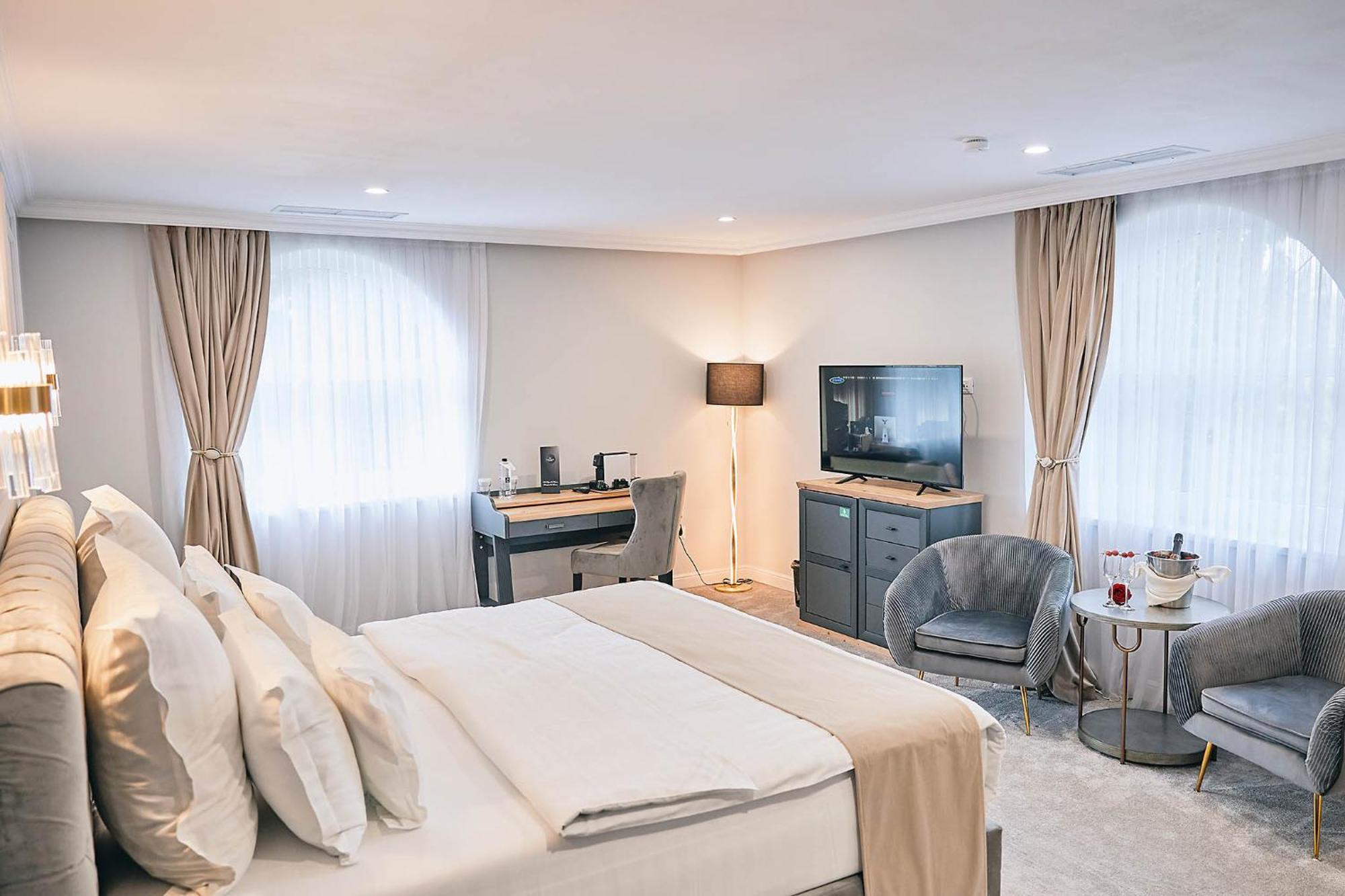 Lacul Verde Resort Ploiesti Ngoại thất bức ảnh